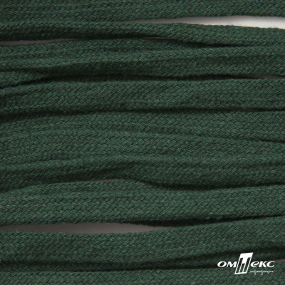 Шнур плетеный d-8 мм плоский, 70% хлопок 30% полиэстер, уп.85+/-1 м, цв.1016-т.зеленый - купить в Тобольске. Цена: 742.50 руб.